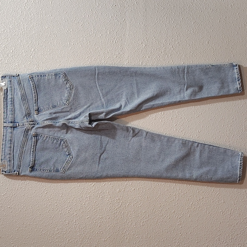 Old Navy Women's Light Blue High Rise,  O.G. Straight,  Size 6 Regular - Picture 8 of 11